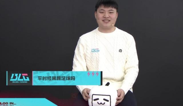 1639577726784053190.jpg UZI.jpg